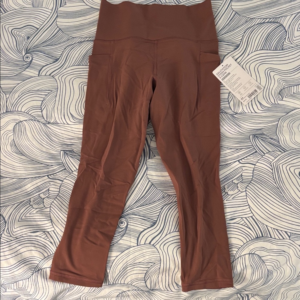 Athleta Salutation Stash Pocket II Capri Leggings